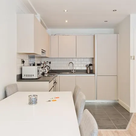 Bertram Court, Christchurch. Apartment *